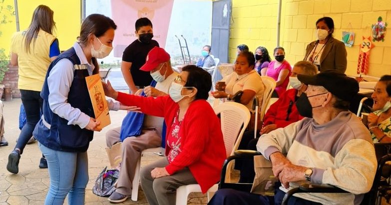 Beneficiarios de Mis Años Dorados participan en jornada de peso y talla