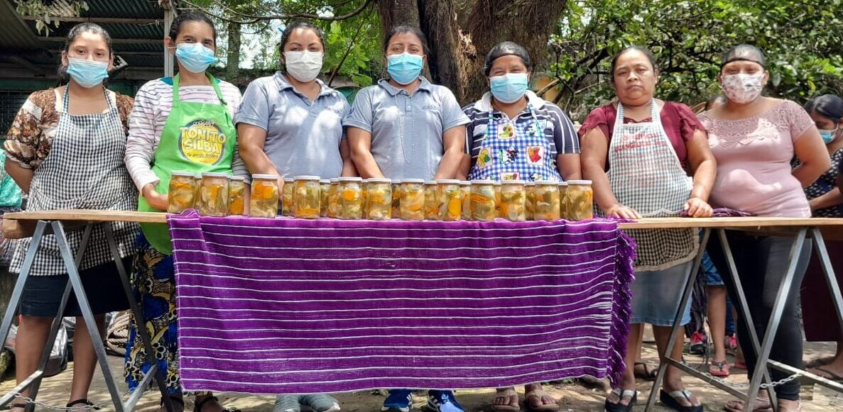 Bono Social y Beca Artesano contribuyen al desarrollo en Suchitepéquez