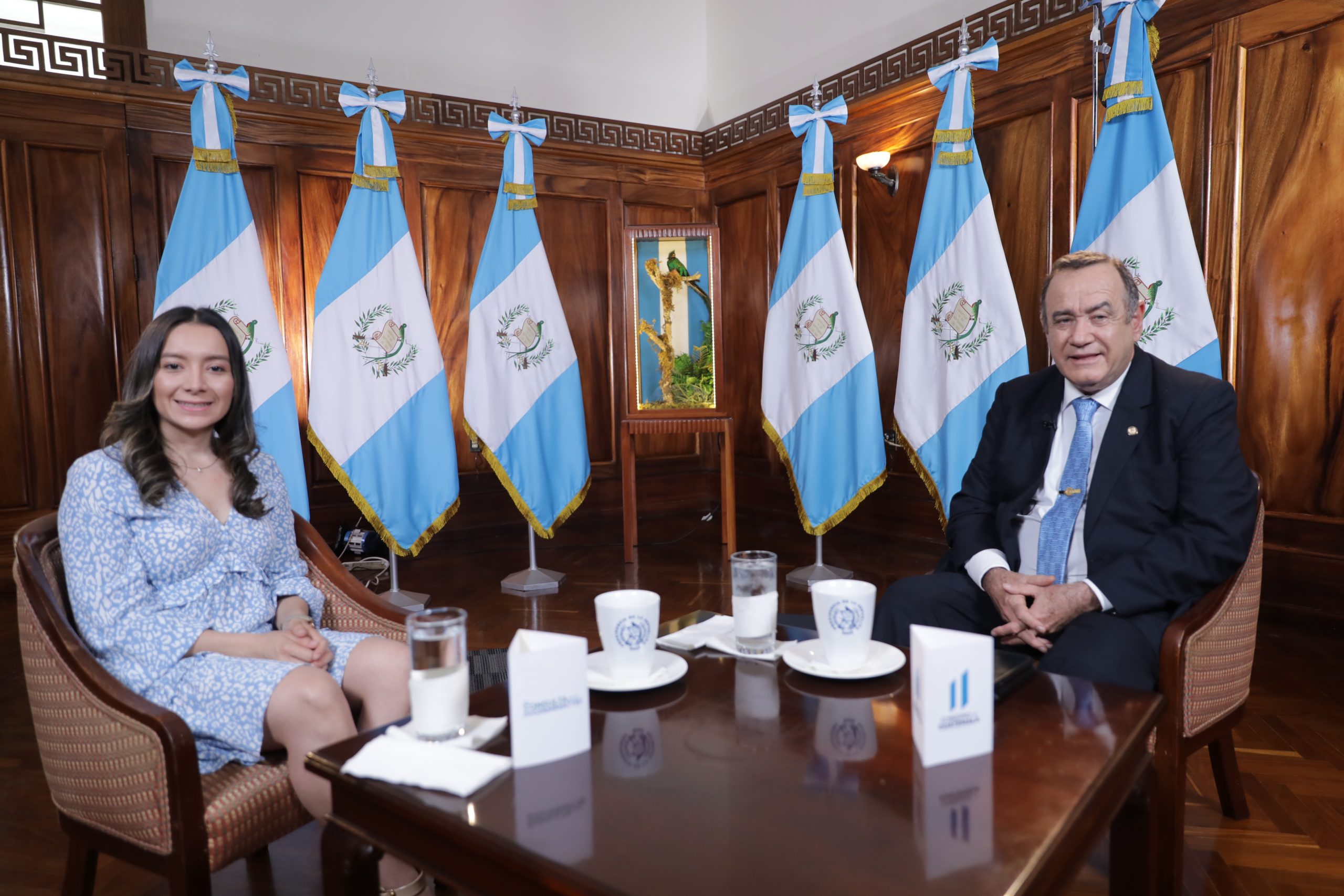 Presidente Giammattei resalta importancia de becas de estudio