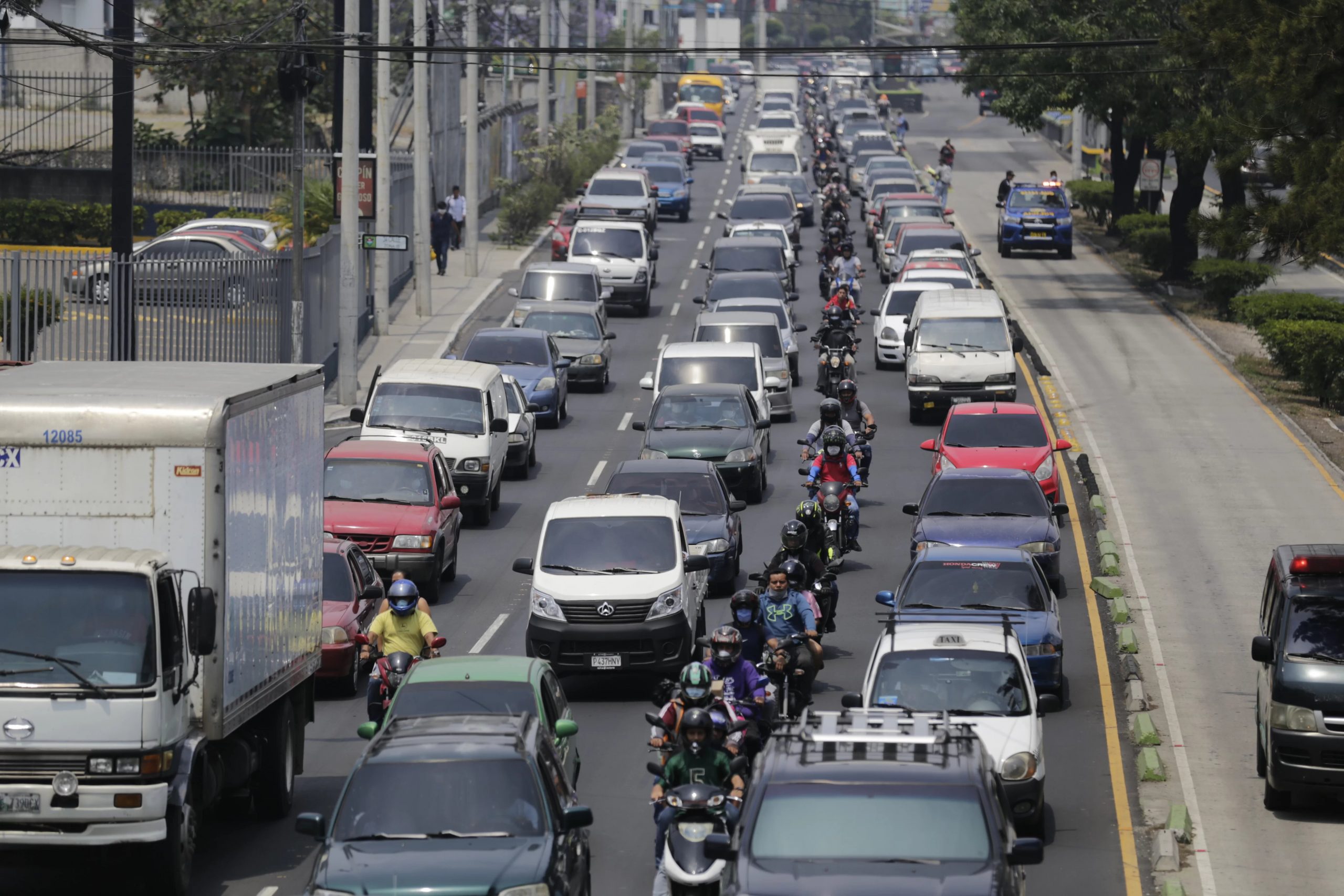 Presidente firma acuerdo para exoneración de multas del impuesto sobre circulación de vehículos
