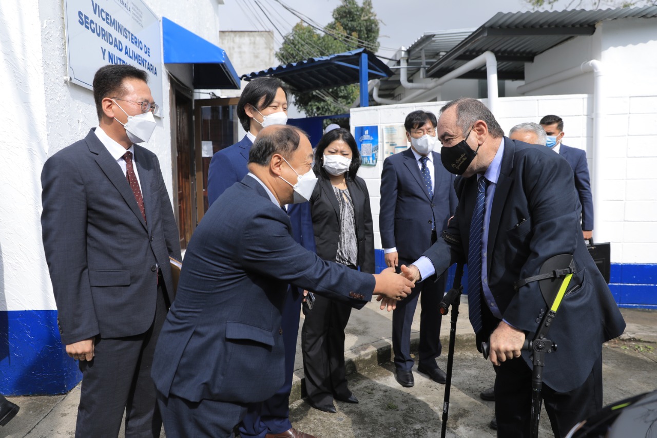 Presidente destaca importancia de adhesión de Guatemala a TLC con Corea