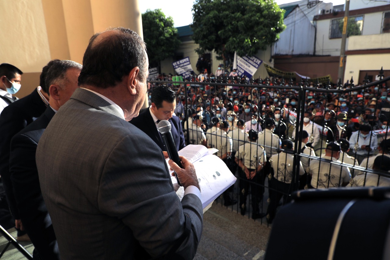 Presidente recibe peticiones de pobladores y alcaldes de Nahualá y Santa Catarina Ixtahuacán
