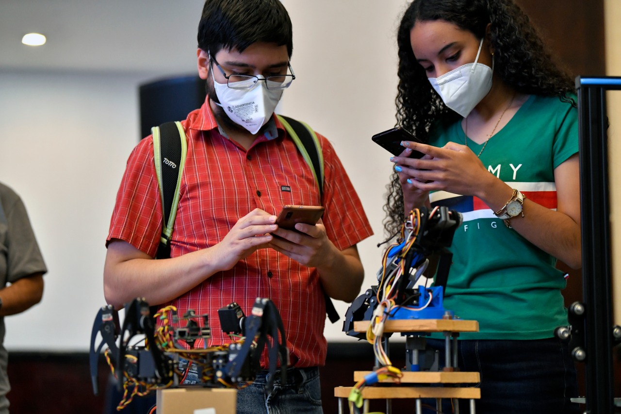 Fomentan participación de jóvenes en el estudio de la ciencia