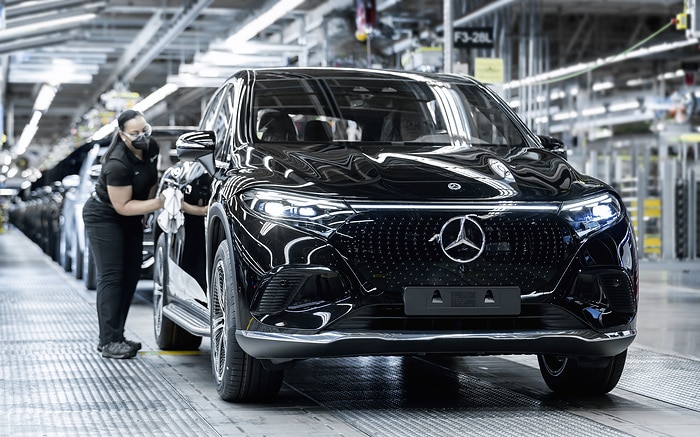 Mercedes-Benz empieza a producir vehículos eléctricos en Estados Unidos