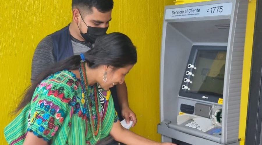 Pequeños agricultores de Baja Verapaz reciben estipendio por conservación de suelos
