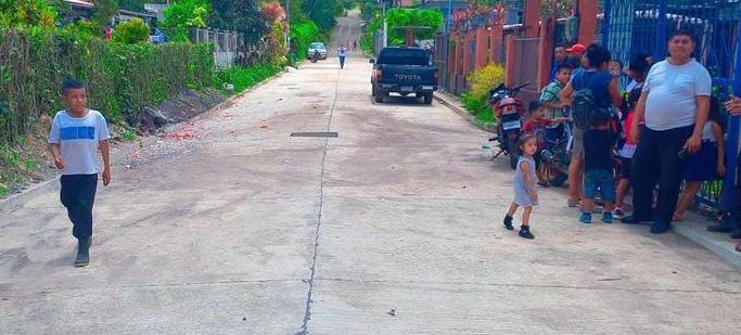 Pavimentación de camino rural beneficia a habitantes de Nuevo San Carlos