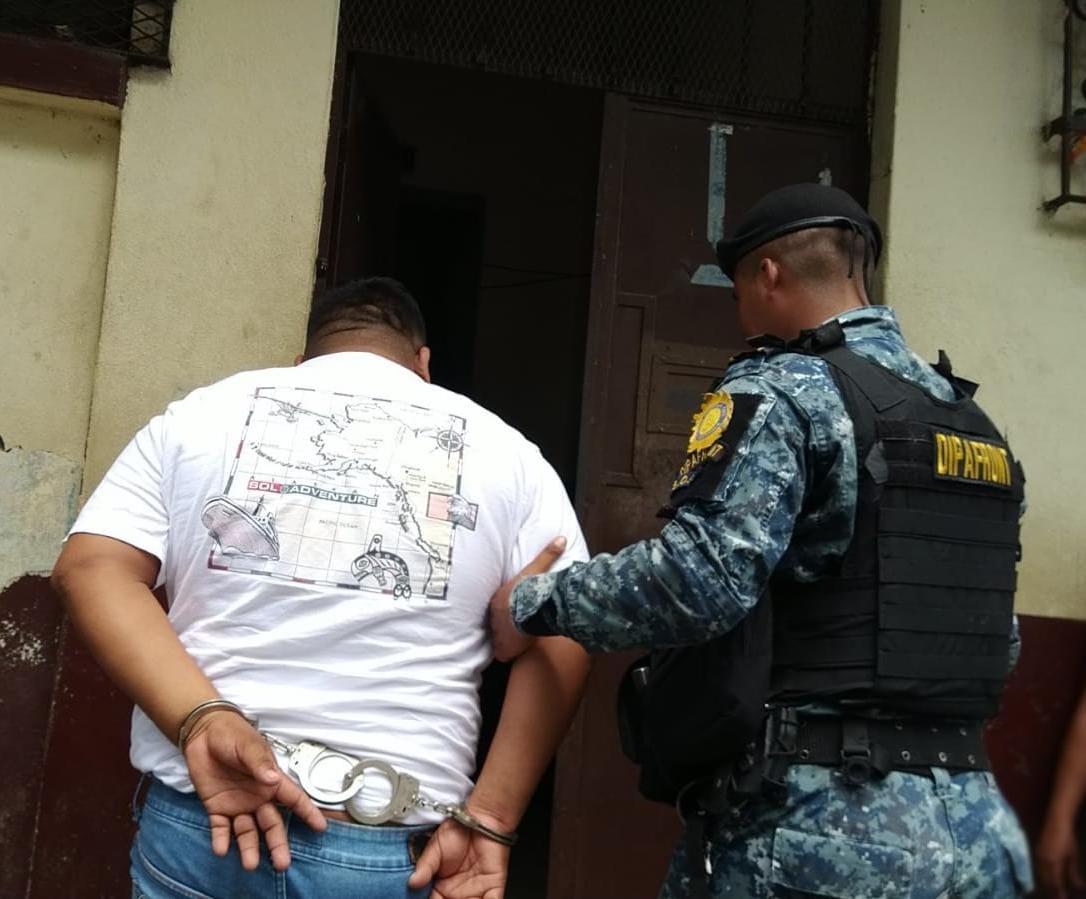 Tras persecución policial capturan a presunto coyote