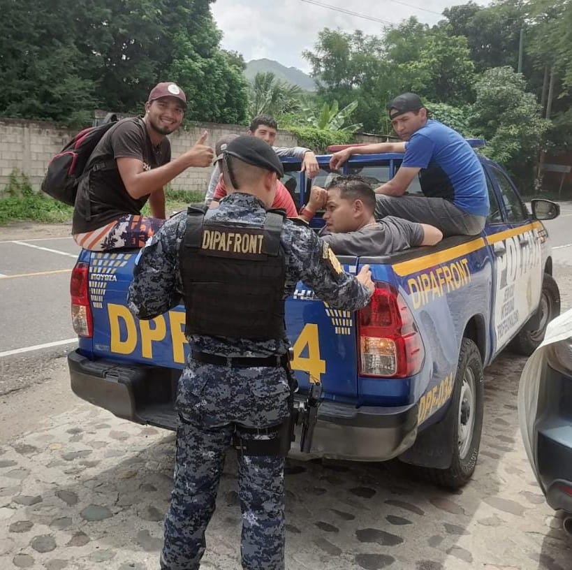 PNC brinda asistencia a 55 migrantes ubicados en Chiquimula