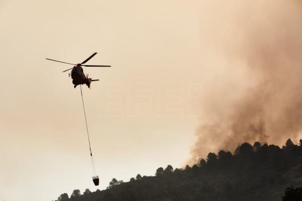 Unos mil 300 evacuados y 8 mil hectáreas quemadas en el noreste de España