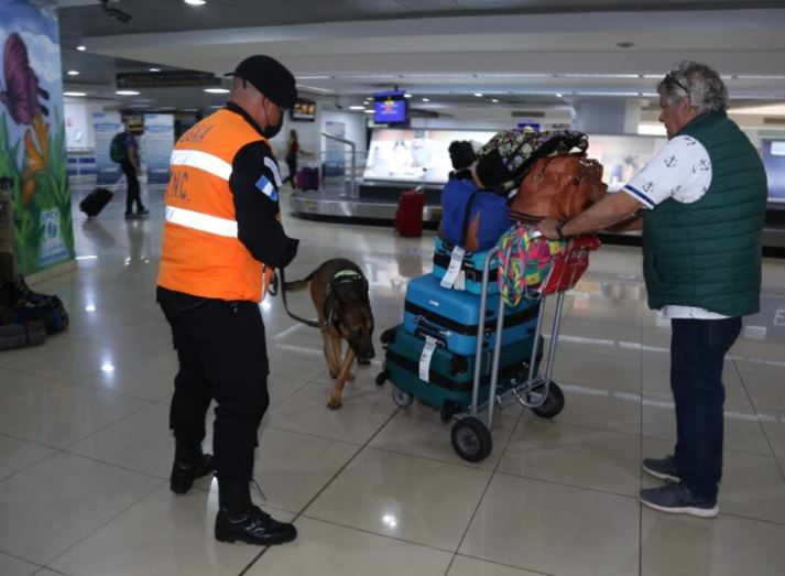 Más de 30 detenidos durante 2022 en el aeropuerto La Aurora por actos ilícitos