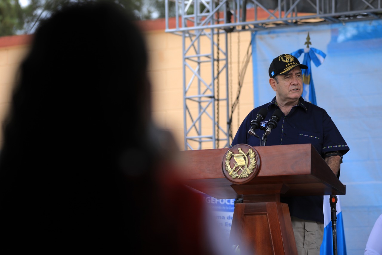 Presidente reafirma compromiso por impulsar el desarrollo vial en Jalapa