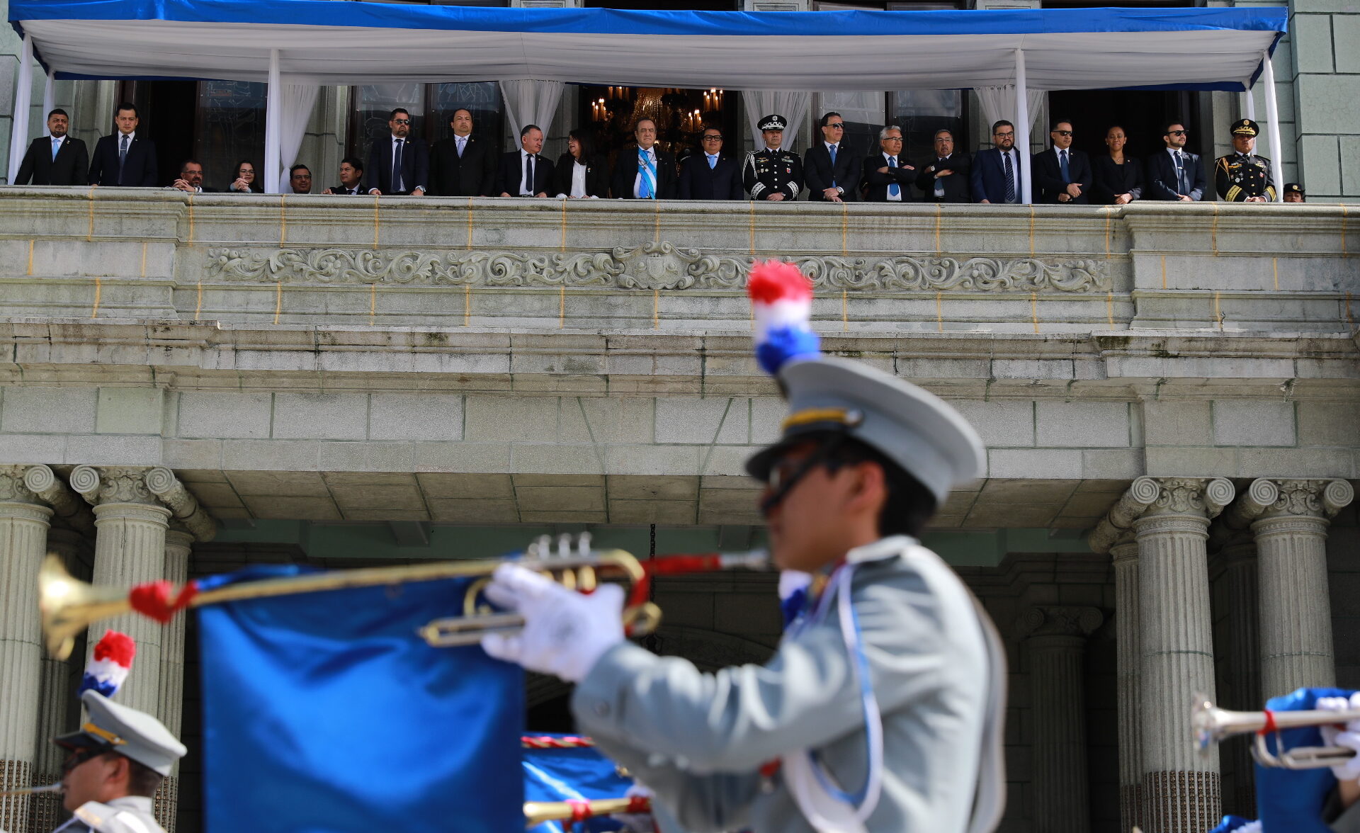 Presidente presencia desfile de independencia