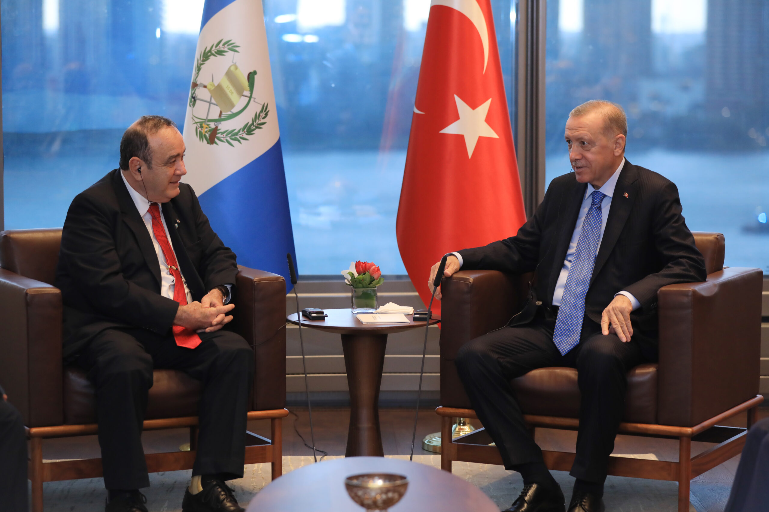 Presidente sostiene encuentro bilateral con homólogo de Turquía