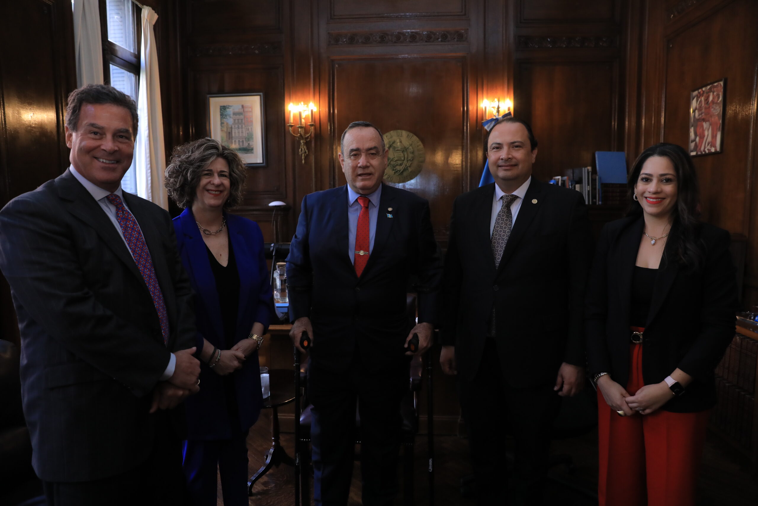 Gobernante se reúne con representantes del American Jewish Committe