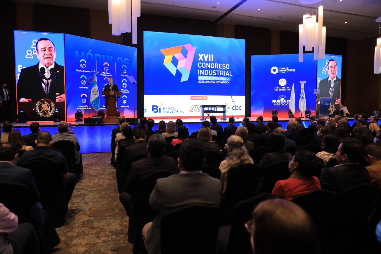 Presidente participa en el XVII Congreso Industrial