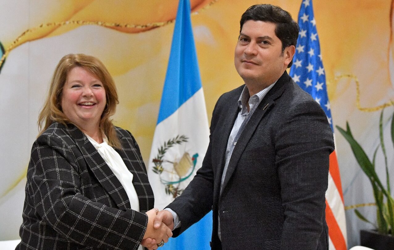 Empresa Yazaki presenta equipo de trabajo para Guatemala