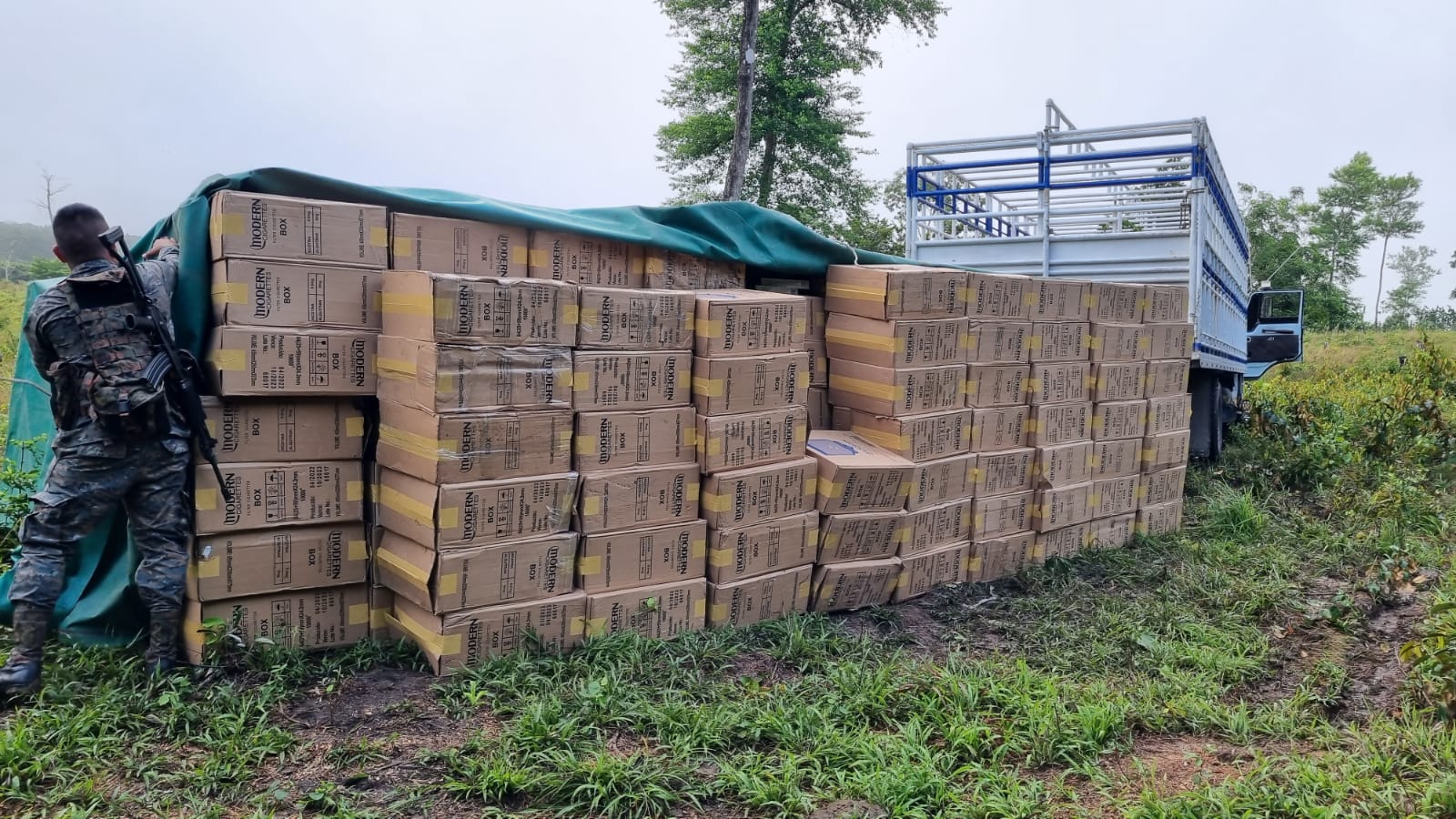 Localizan cargamento de cigarrillos de contrabando en Petén