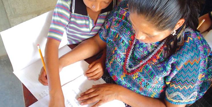En Guatemala se crean diversos programas para la alfabetización. /Foto: Mineduc