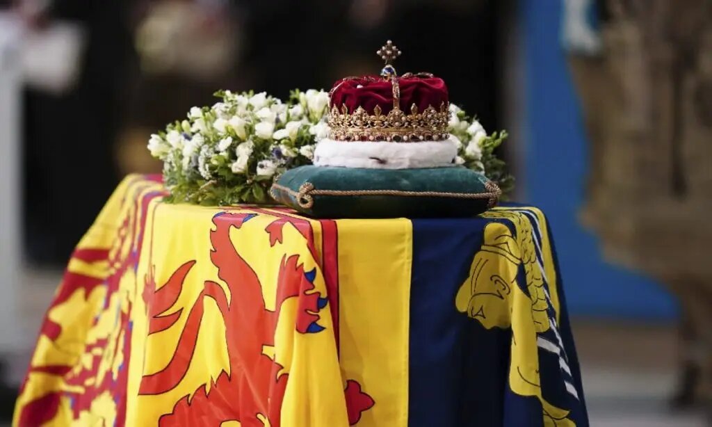 Unos 2 mil 300 agentes custodiarán el féretro de Isabel II hacia Windsor