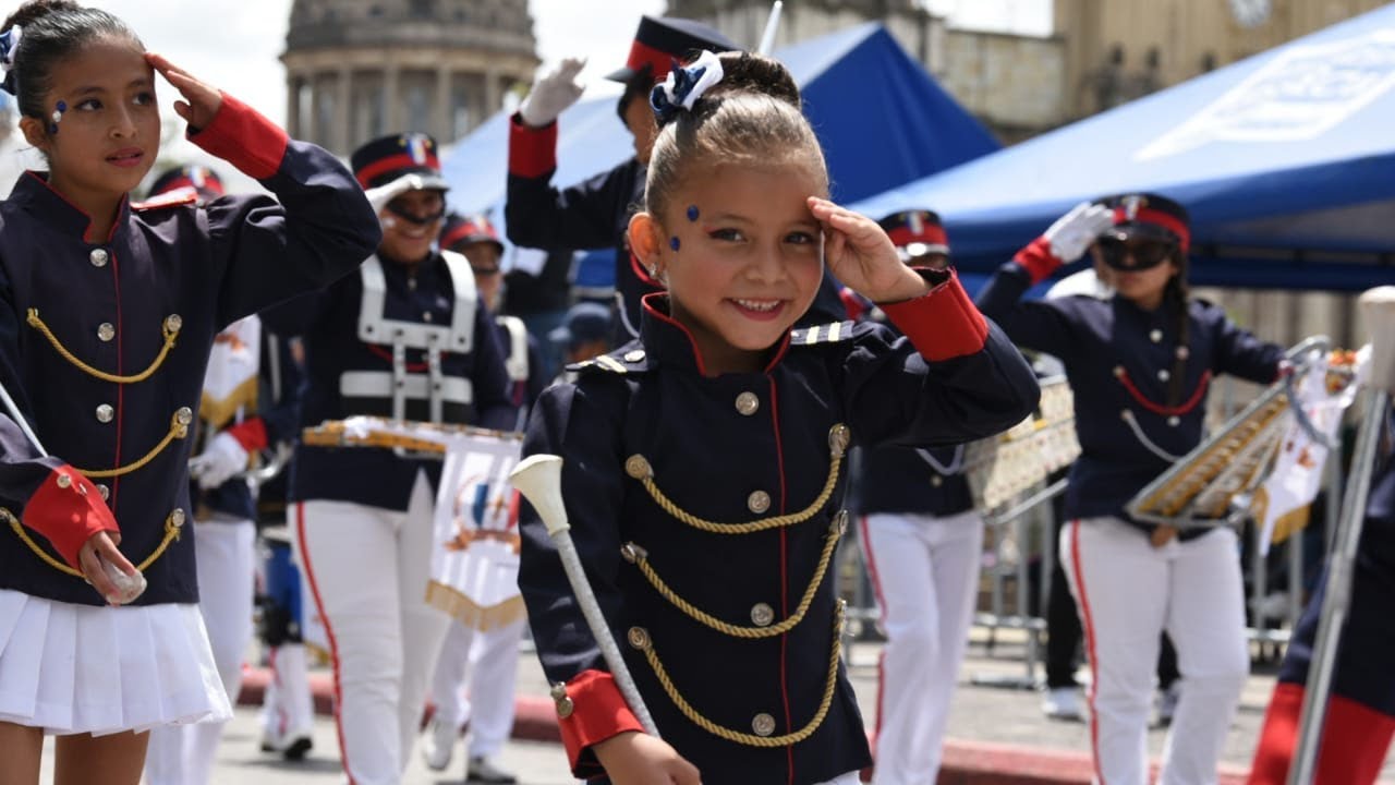 Desfile cívico del 15 de septiembre en Guatemala