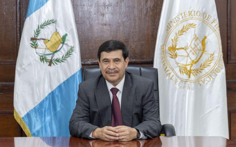 Juramentan a Edwin Oswaldo Martínez Cameros como ministro de Finanzas