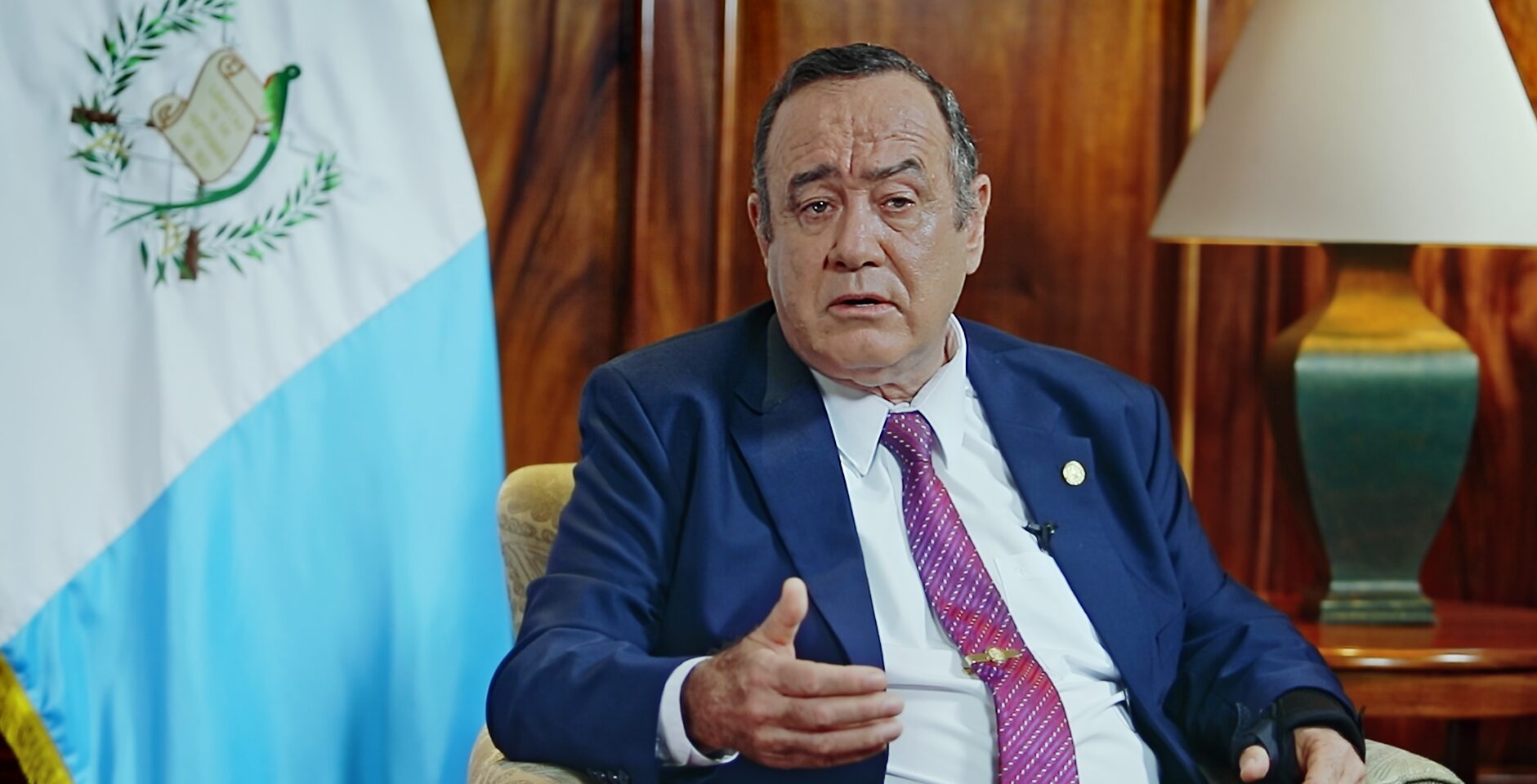 Presidente resalta labor de red consular a favor de guatemaltecos en el extranjero