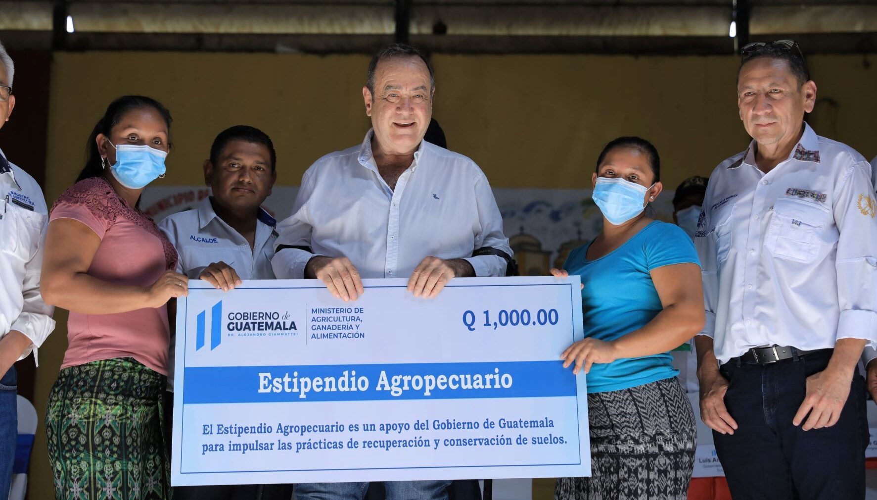 Ejecutivo otorga estipendios agropecuarios a 325 productores de San Antonio Suchitepéquez