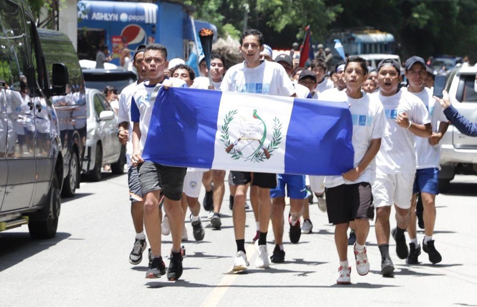 Entregan Antorcha Centroamericana a las autoridades de El Salvador