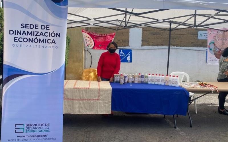 Emprendedores exponen productos en Feria Mipyme Quetzaltenango