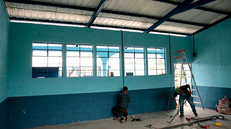 Mineduc se traza remozar más de 4 mil centros educativos en tres meses