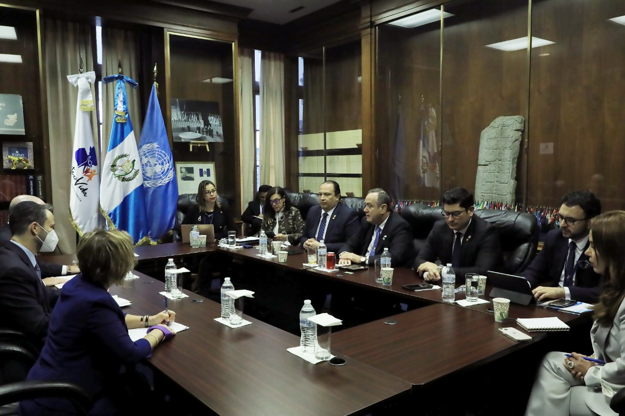 Mandatario se reúne con representantes de organizaciones judías