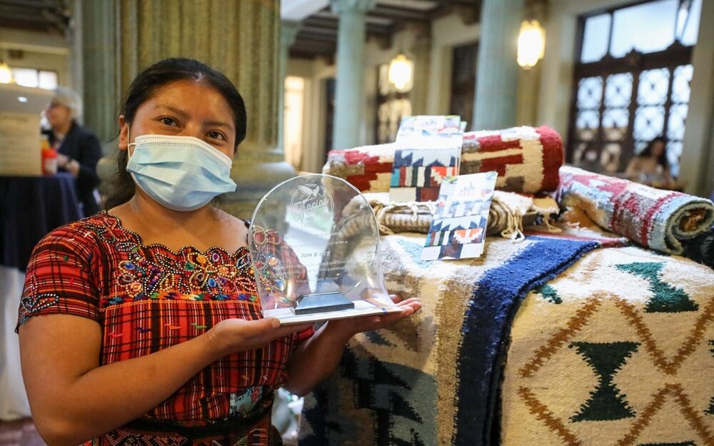 Distintivos de Sello Blanco se han otorgado a más de 70 emprendedores guatemaltecos