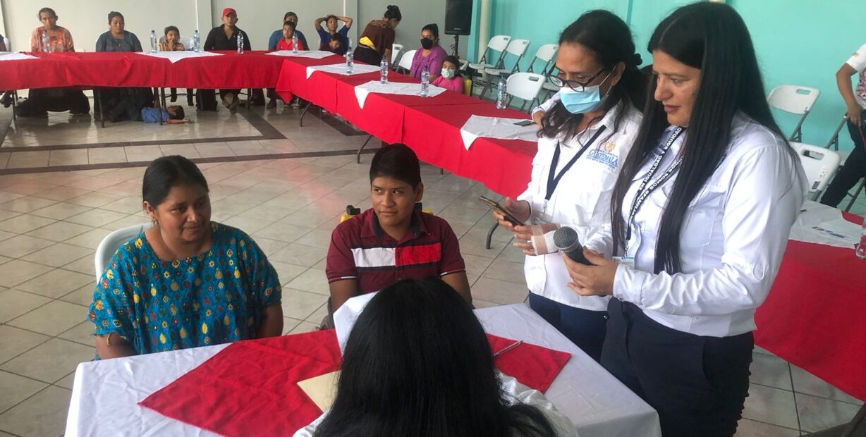 SBS entrega subsidio a menores con discapacidad en Alta Verapaz