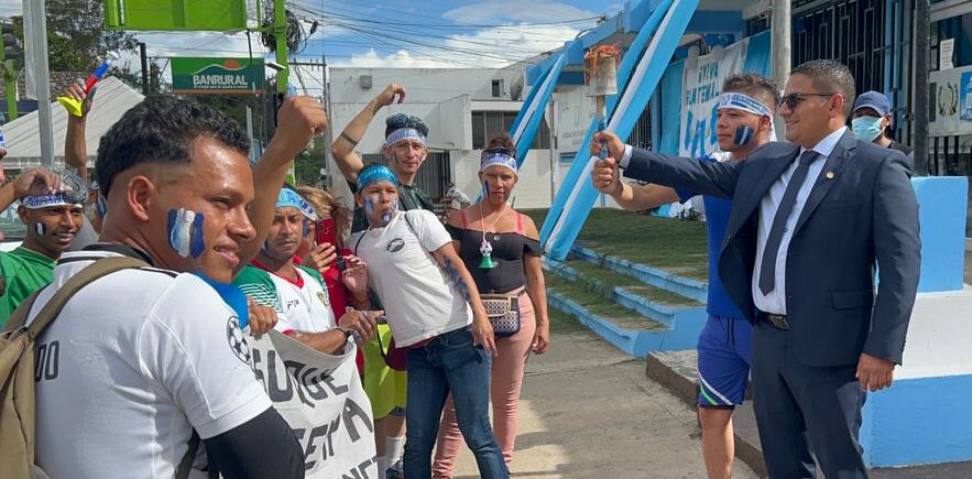 Antorchas encienden el fervor patrio en Jalapa