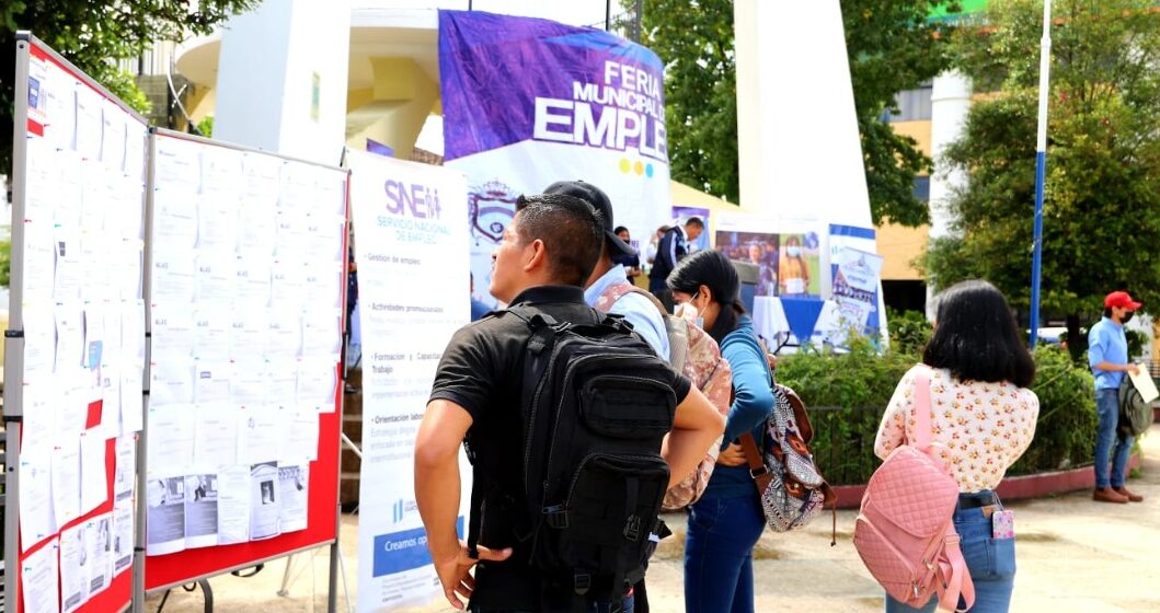Feria ofrece más de 100 plazas laborales en Alta Verapaz