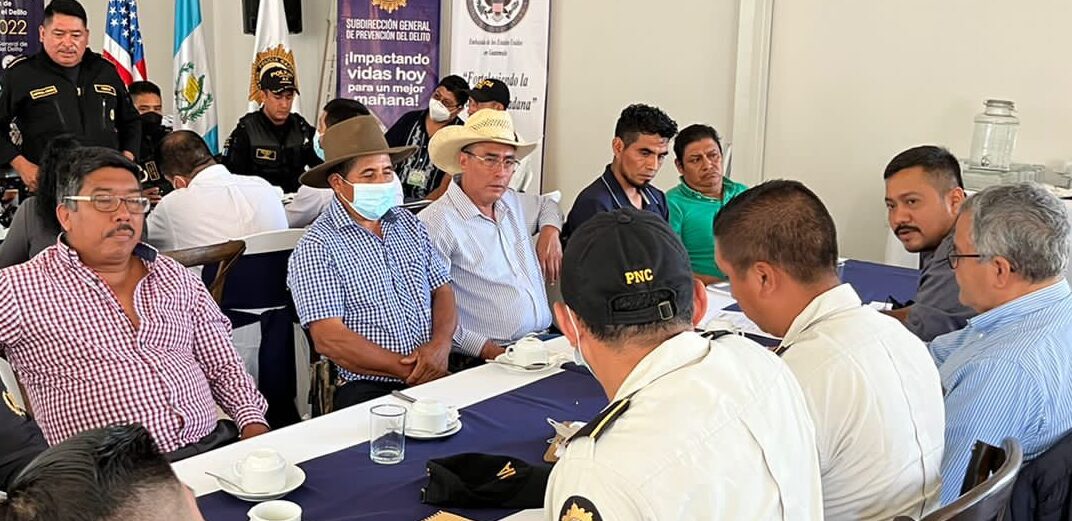 Líderes comunitarios comparten experiencias en la prevención de la violencia