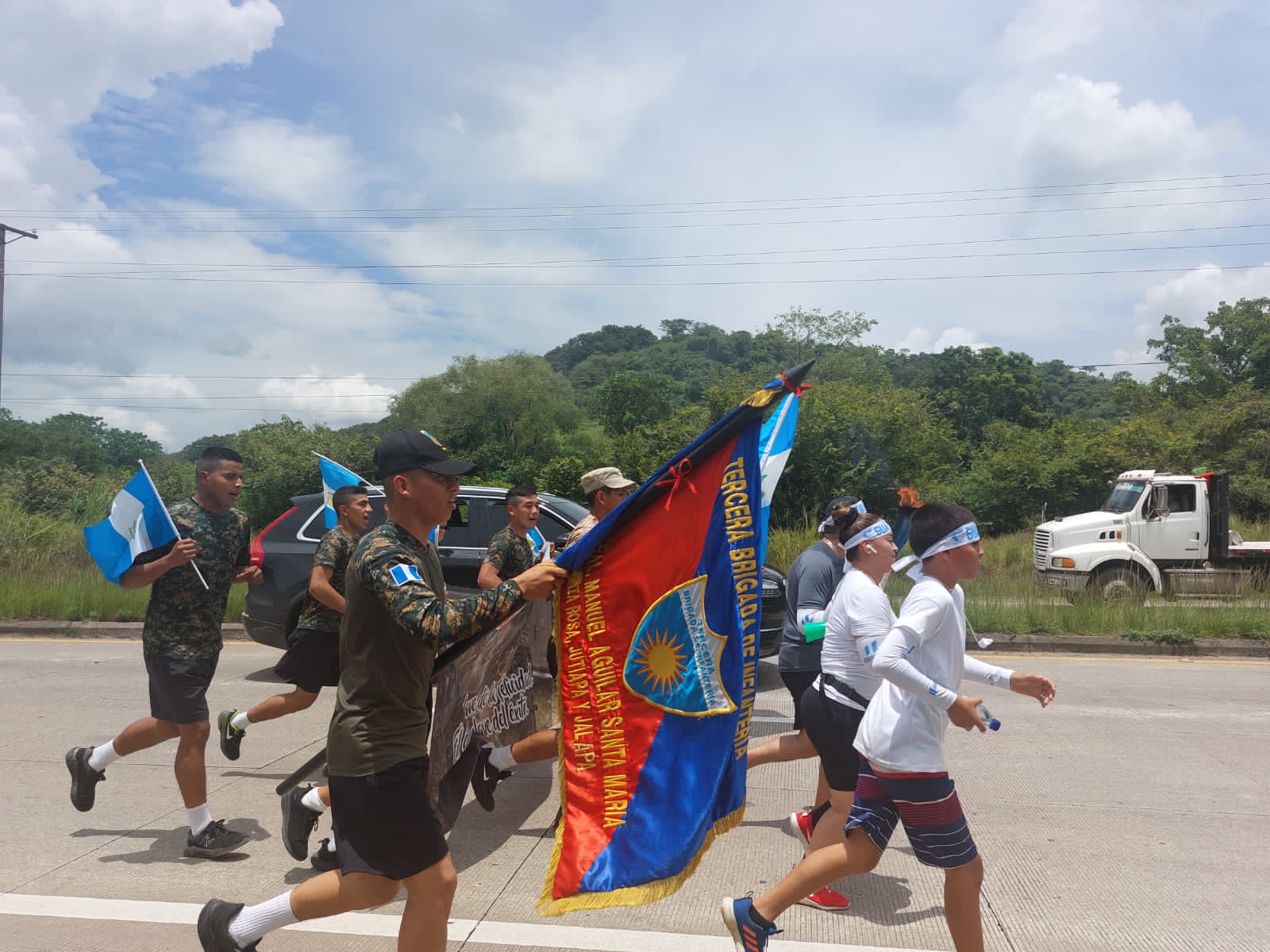 Ejército apoya traslado de Antorcha Centroamericana hacia El Salvador