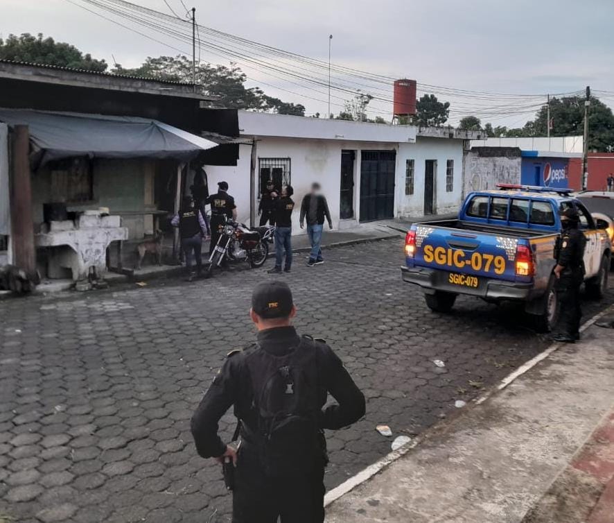Ejecutan allanamientos contra extorsiones en dos departamentos