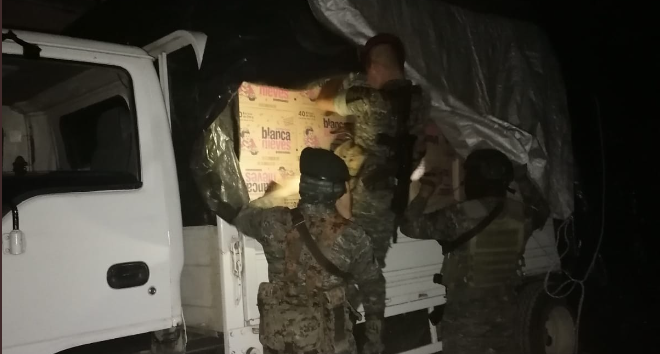 Soldados localizan camión que transportaría producto de contrabando