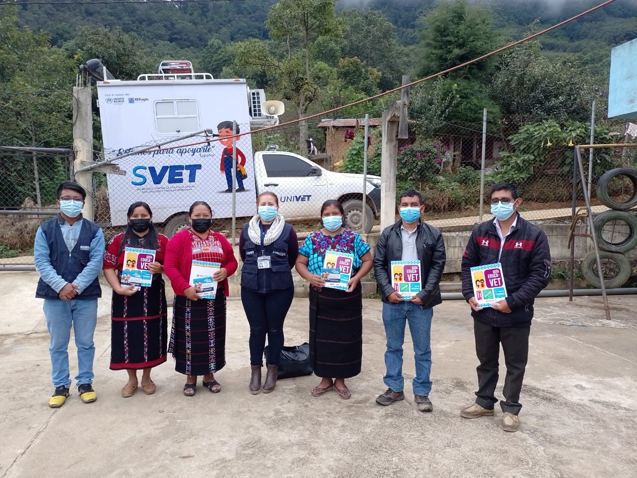 Estudiantes de Santiago Huehuetenango participaron en la camapaña Voy a Paso Seguro. /Foto: SVET
