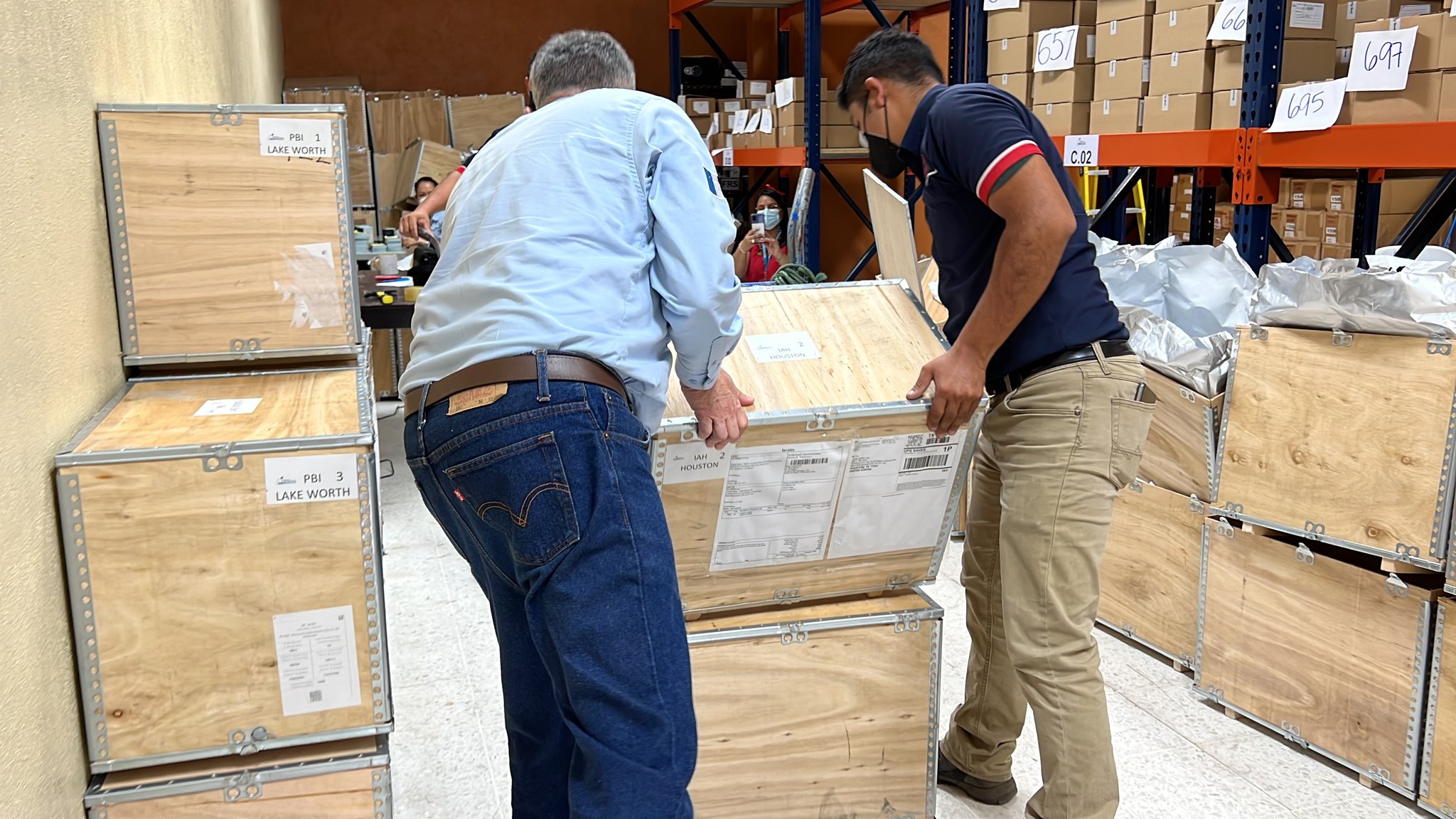 Fortalecen consulados en Estados Unidos con nuevo lote de cartillas