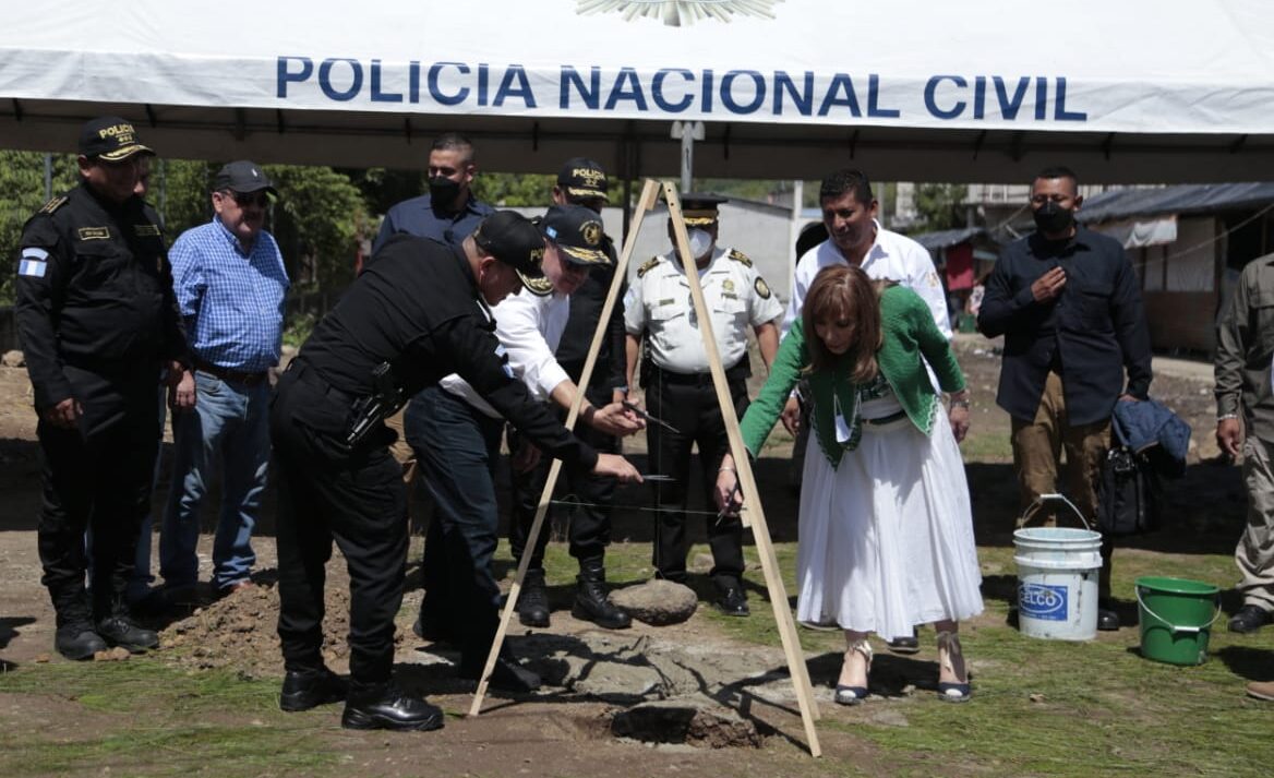 Ministro de Gobernación participó en la inauguración de trabajos de construcción en San Luis Jilotepeque y Monjas, Jalapa. Foto/ Mingob