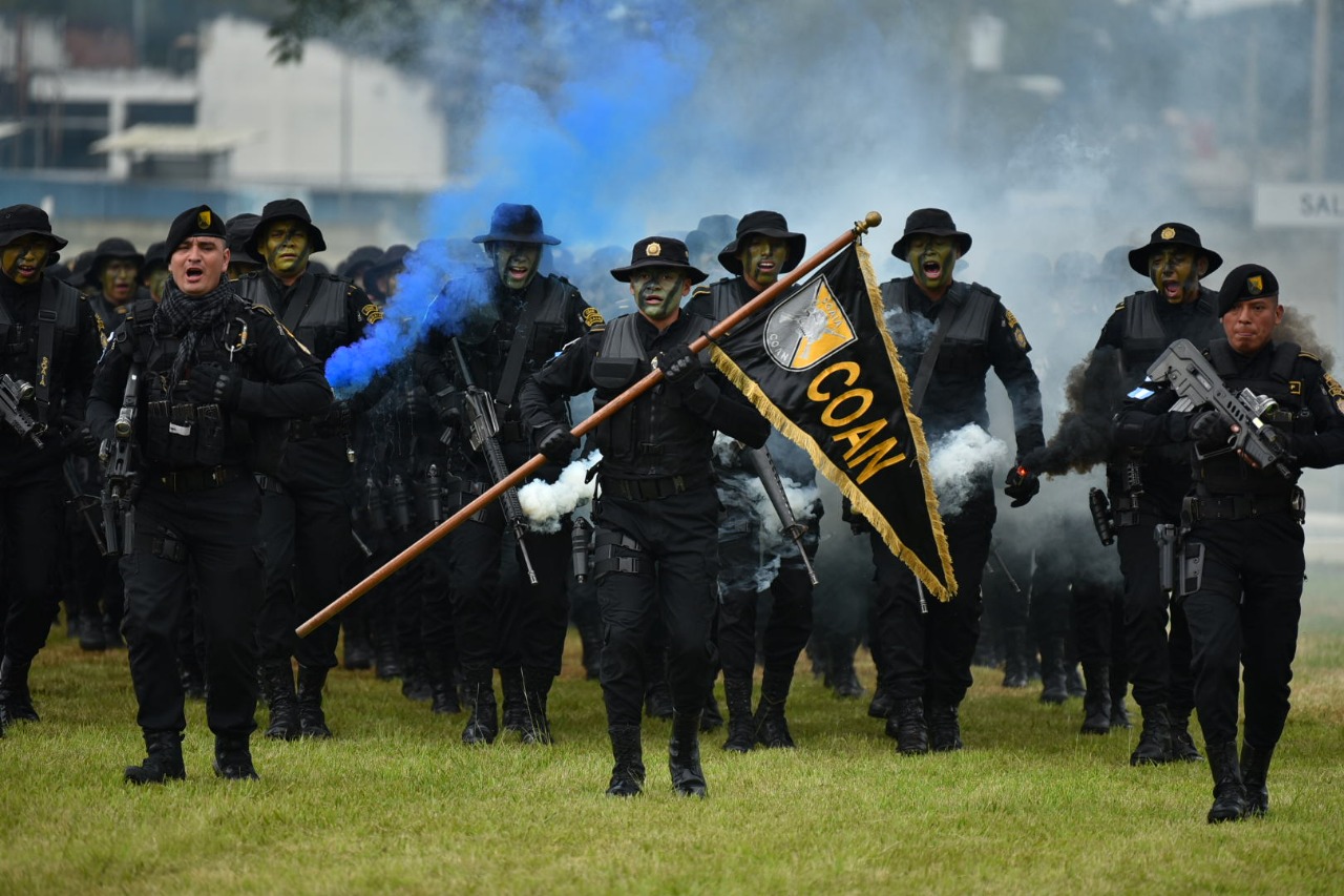 Se gradúa la 23 promoción del Coan
