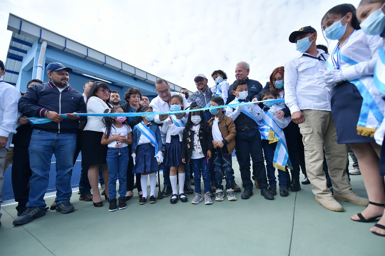 Niños de Chimaltenango beneficiados con un mejor centro educativo