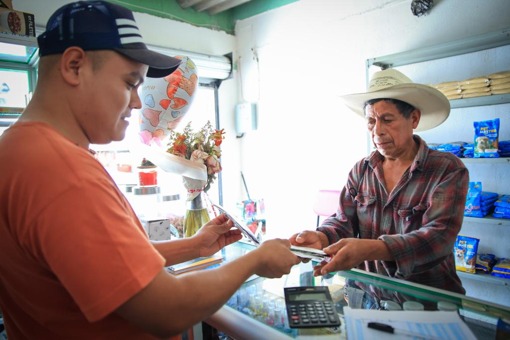 Gobierno de Guatemala otorga mil quetzales a agricultores como parte del programa Estipendio agropecuario.