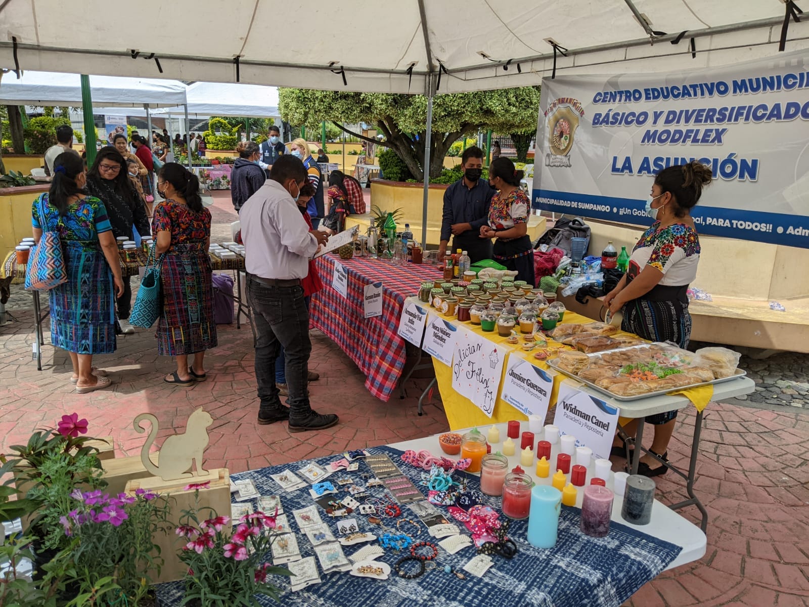 Emprendedores de Sumpango estuvieron presentes en la feria Artesanal y Gastronómica. /Foto: Muni Sumpango