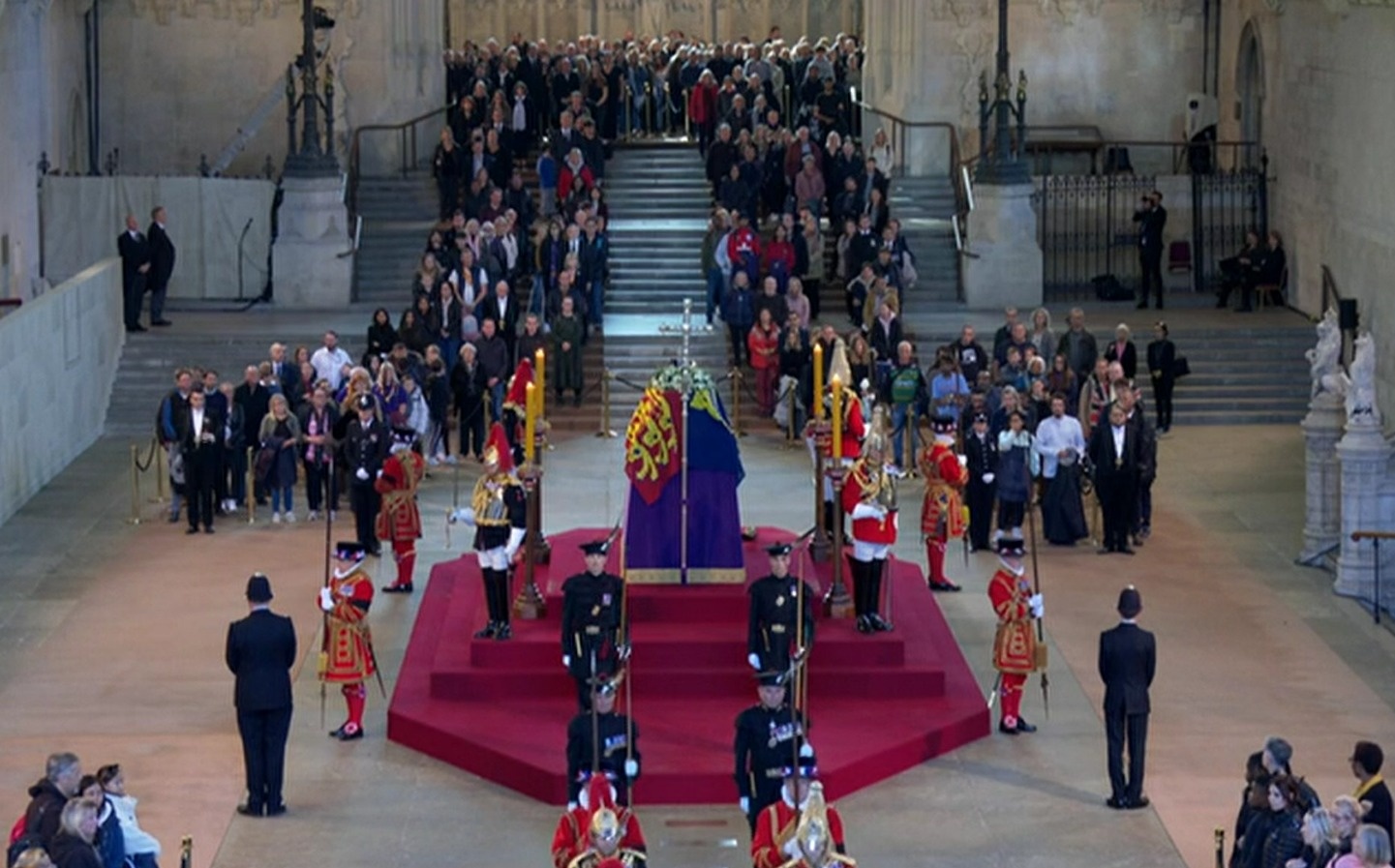Se desarrolla el funeral de la reina Isabel II en el castillo de Windsor