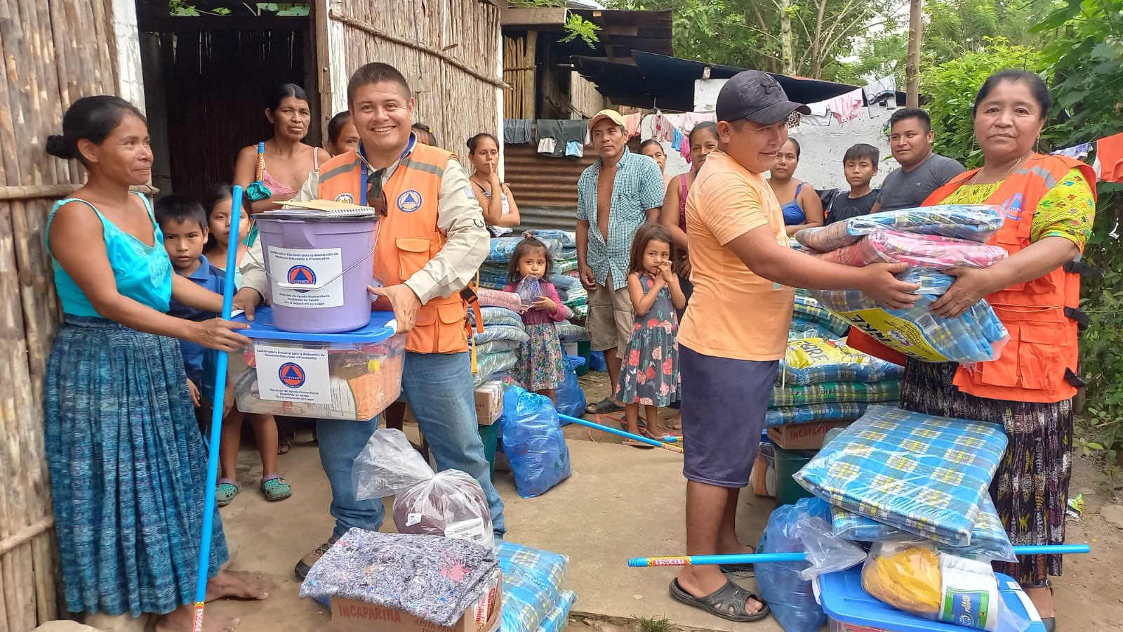Conred brinda atención por temporada de lluvias
