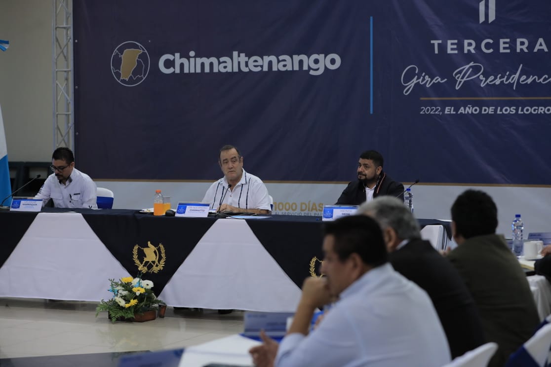 Desarrollan tercera gira presidencial, con alcaldes de Chimaltenango