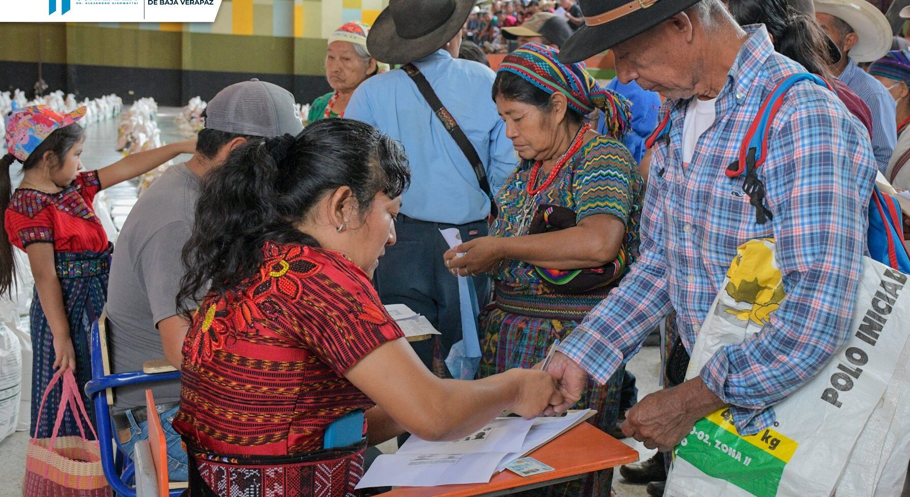 Vecinos de Rabinal reciben asistencia alimentaria